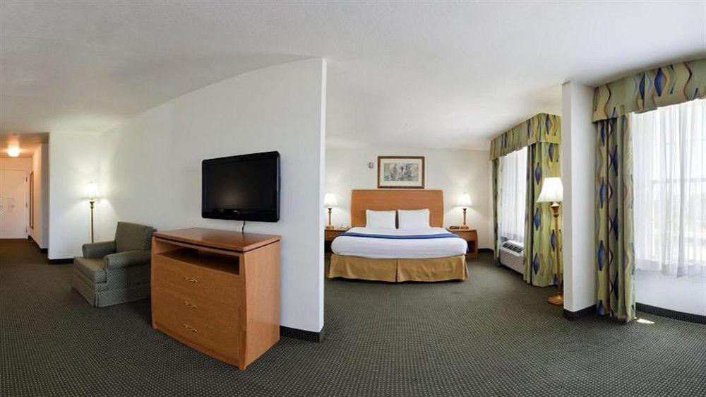Holiday Inn Express Hotel & Suites Columbus By Ihg Екстер'єр фото