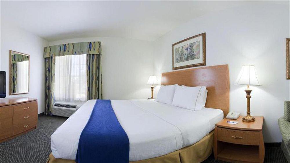 Holiday Inn Express Hotel & Suites Columbus By Ihg Екстер'єр фото
