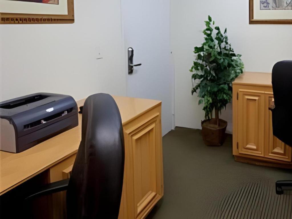 Holiday Inn Express Hotel & Suites Columbus By Ihg Екстер'єр фото