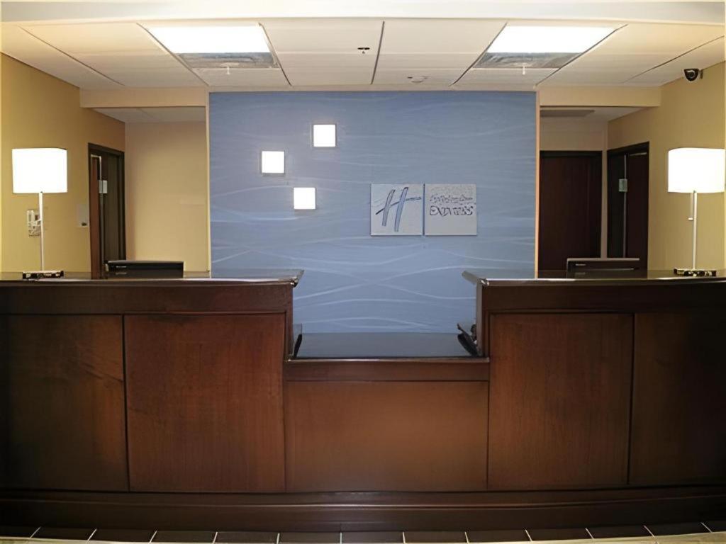 Holiday Inn Express Hotel & Suites Columbus By Ihg Екстер'єр фото