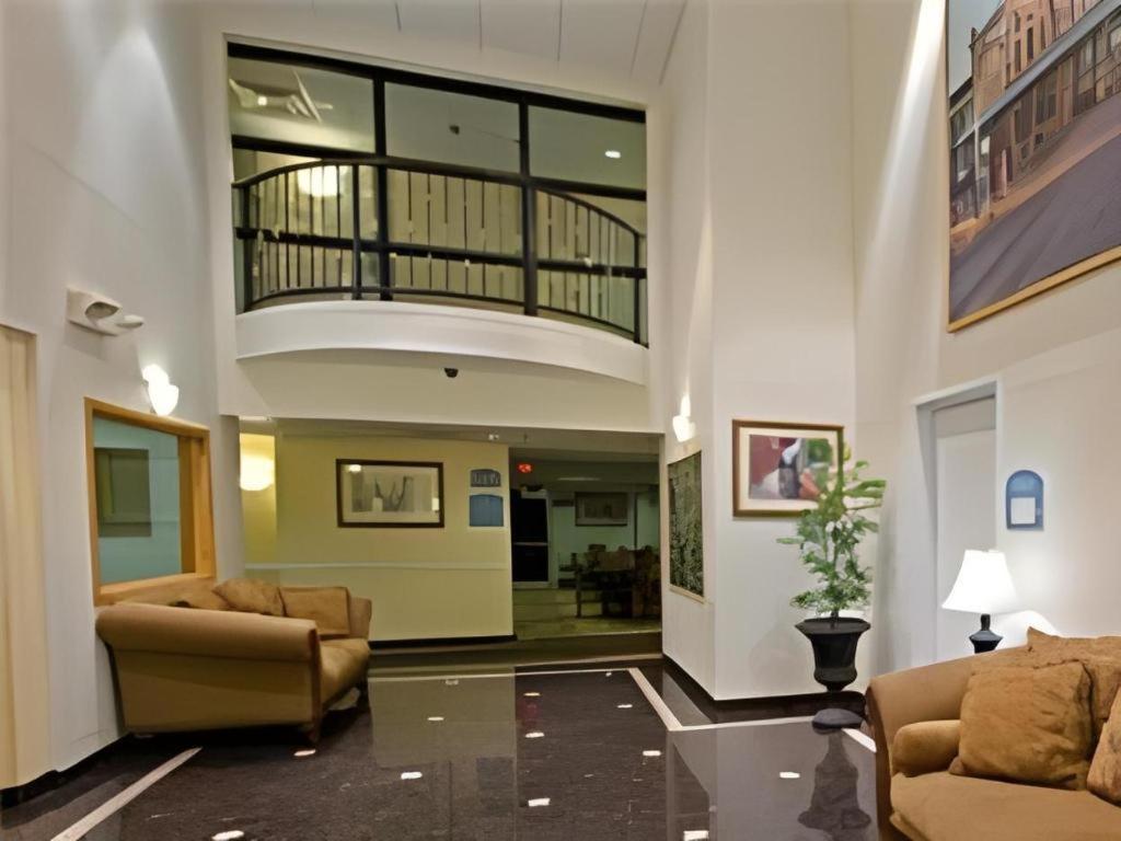 Holiday Inn Express Hotel & Suites Columbus By Ihg Екстер'єр фото