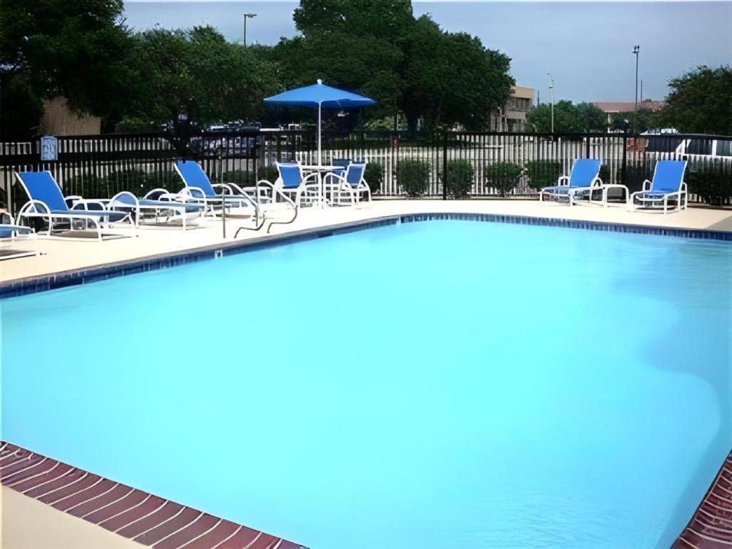 Holiday Inn Express Hotel & Suites Columbus By Ihg Екстер'єр фото