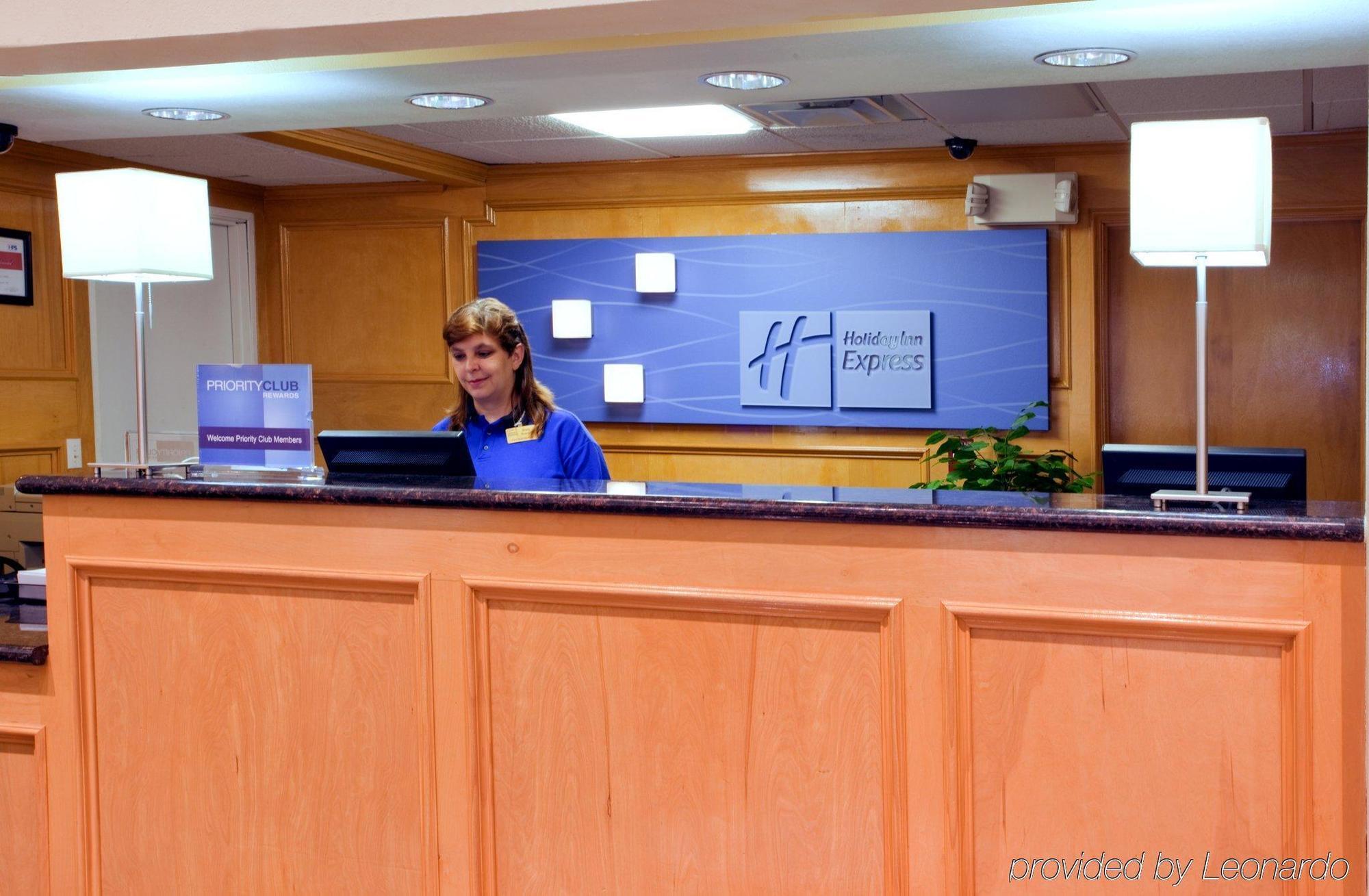 Holiday Inn Express Hotel & Suites Columbus By Ihg Інтер'єр фото