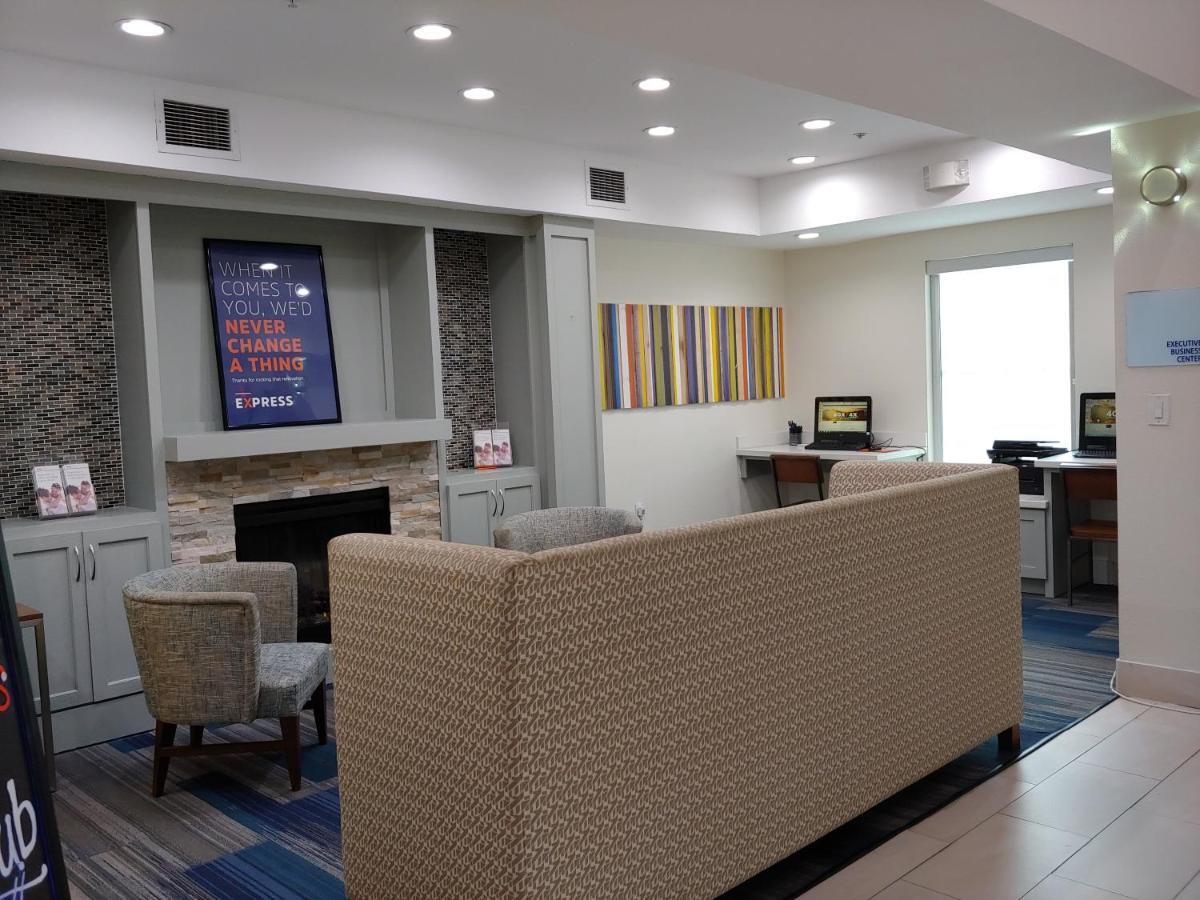Holiday Inn Express Hotel & Suites Columbus By Ihg Екстер'єр фото