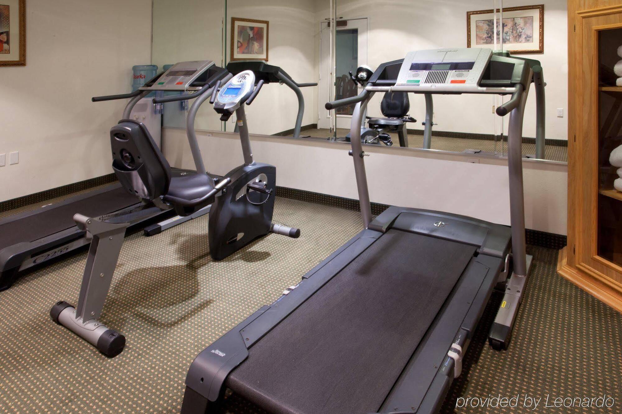 Holiday Inn Express Hotel & Suites Columbus By Ihg Екстер'єр фото