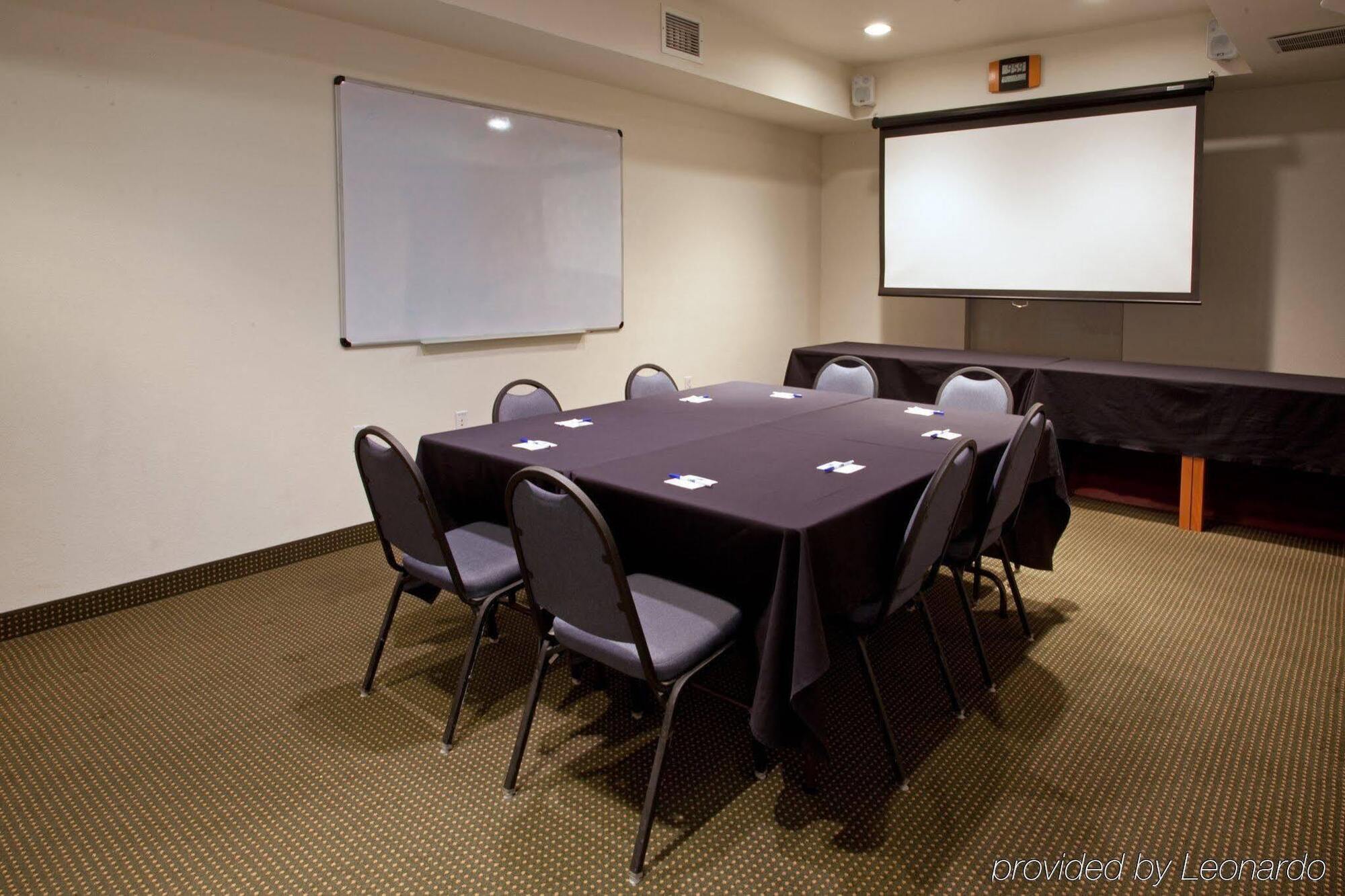 Holiday Inn Express Hotel & Suites Columbus By Ihg Екстер'єр фото